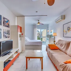 Homeforguest Bright In La Carihuela Near The Apartamento Torremolinos
